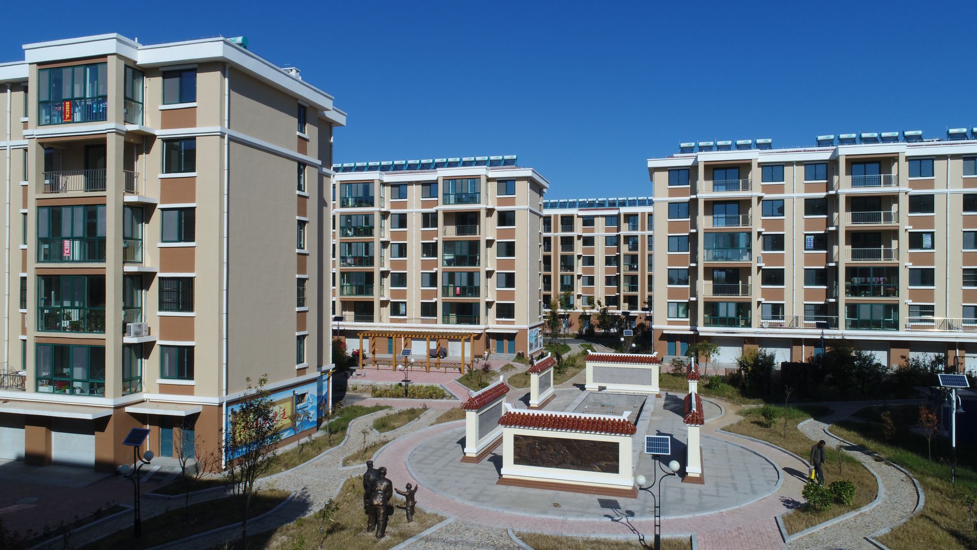 暗网
莱西平度公司河头店镇龙泉湖社区项目实景图02_compressed